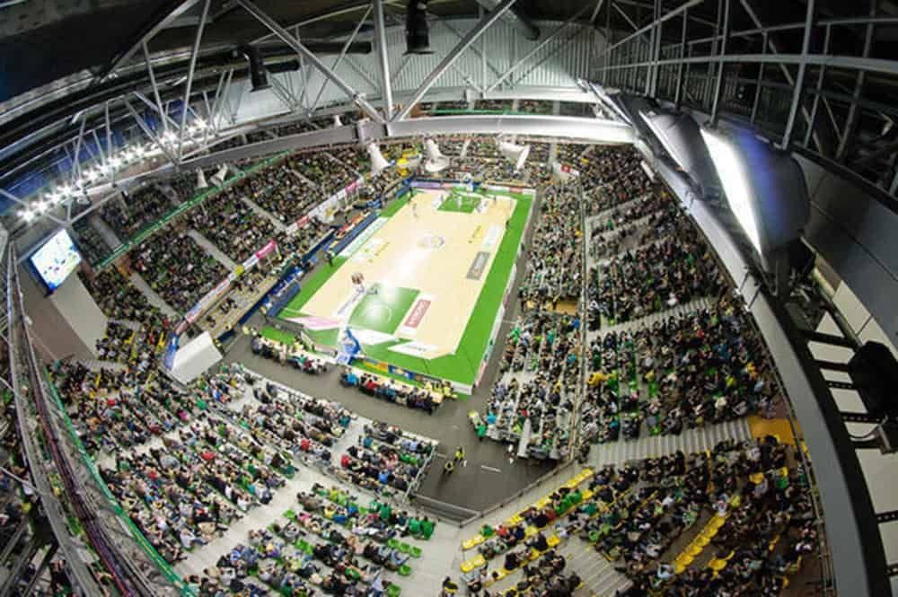 hala-centrum-rekreacyjno-sportowego-w-pełnej-krasie