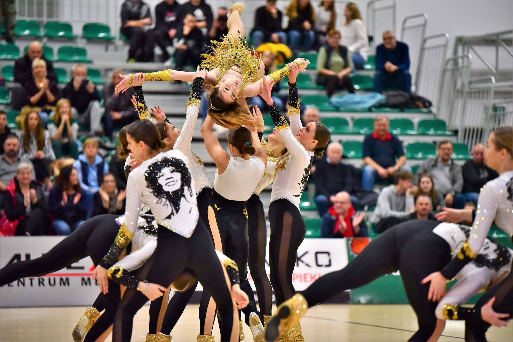 Kapitalna sobota na Amelii. Zwycięstwa II i III ligowców oraz Kadetów nad WKK ! Dobry mecz Kadetów II. Kapitalny pokaz MEGA DANCE i celny rzut z połowy Karola Sachara ! — zdjęcie 6