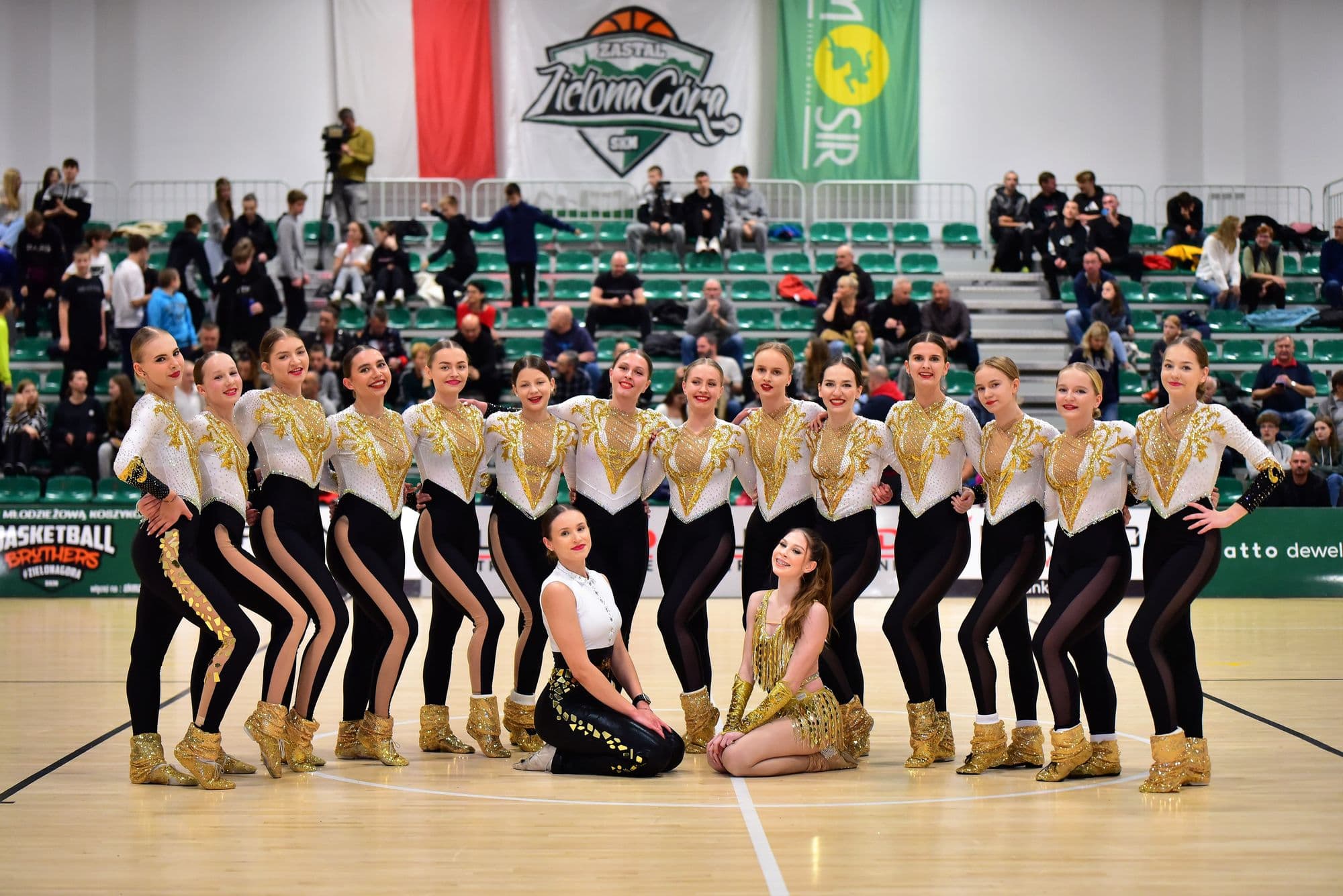Kapitalna sobota na Amelii. Zwycięstwa II i III ligowców oraz Kadetów nad WKK ! Dobry mecz Kadetów II. Kapitalny pokaz MEGA DANCE i celny rzut z połowy Karola Sachara ! — zdjęcie 4